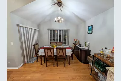 909 Mayfair Court, Elk Grove Village, IL 60007 - Photo 7