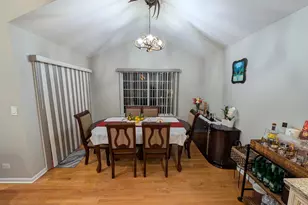 909 Mayfair Ct, Elk Grove Village, IL 60007 - Photo 7