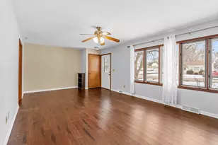 107 Fellemore Ln, Montgomery, IL 60538 - Photo 7