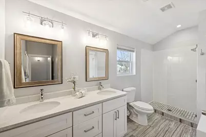 566 S Cedar Avenue, Elmhurst, IL 60126 - Photo 15
