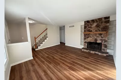 1333 Petersburg Court, Carol Stream, IL 60188 - Photo 3