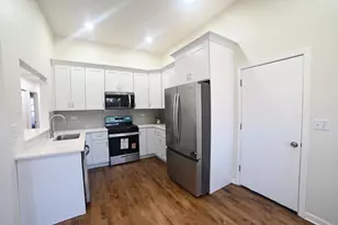 1944 Navarone Dr, Naperville, IL 60565 - Photo 3