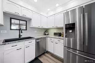 8544 Pine St, Orland Park, IL 60462 - Photo 13