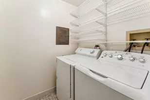 101 Old Oak Dr, Buffalo Grove, IL 60089 - Photo 21