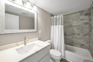 2208 Sprucewood Ln, Lindenhurst, IL 60046 - Photo 9