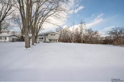 2208 Sprucewood Lane, Lindenhurst, IL 60046 - Photo 15