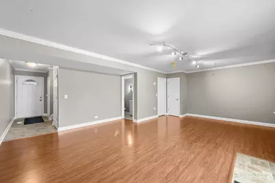 215 Lakeshore Lane, Bloomingdale, IL 60108 - Photo 11