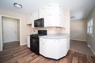1424 Comanche Dr, Rockford, IL 61107 - Photo 3