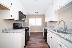 1424 Comanche Dr, Rockford, IL 61107 - Photo 5