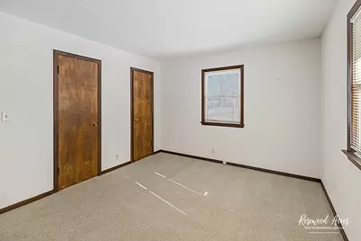 160 E Pendexter Avenue, Watseka, IL 60970 - Photo 9