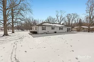 160 E Pendexter Ave, Watseka, IL 60970 - Photo 25