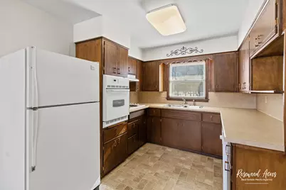 160 E Pendexter Avenue, Watseka, IL 60970 - Photo 15