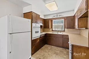 160 E Pendexter Ave, Watseka, IL 60970 - Photo 15