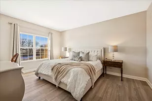 2646 Cobblestone Dr, Crystal Lake, IL 60012 - Photo 13