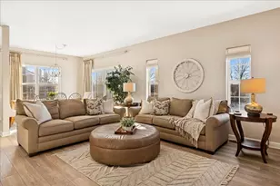 2646 Cobblestone Dr, Crystal Lake, IL 60012 - Photo 9