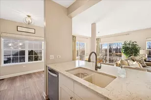 2646 Cobblestone Dr, Crystal Lake, IL 60012 - Photo 7