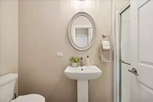 2646 Cobblestone Dr, Crystal Lake, IL 60012 - Photo 11