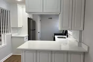 10420 S Kildare Ave, Oak Lawn, IL 60453 - Photo 5