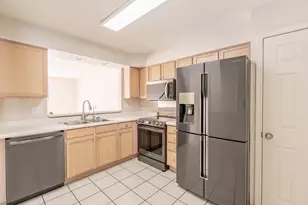 369 Lakeview Cir, Bolingbrook, IL 60440 - Photo 5