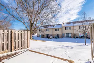 369 Lakeview Cir, Bolingbrook, IL 60440 - Photo 9