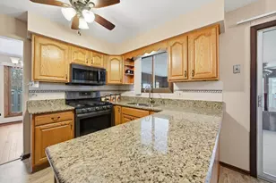 883 Honey Ln, Crete, IL 60417 - Photo 9