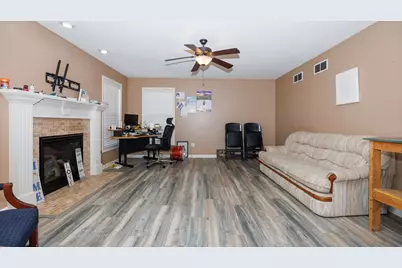 1517 Kell Avenue, Bloomington, IL 61705 - Photo 5