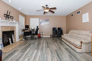 1517 Kell Ave, Bloomington, IL 61705 - Photo 5