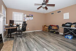 1517 Kell Ave, Bloomington, IL 61705 - Photo 5