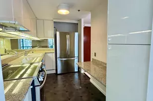 100 E Huron St, Chicago, IL 60611 - Photo 5