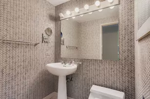 100 E Huron St, Chicago, IL 60611 - Photo 11