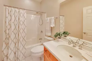 1212 N Orleans St, Chicago, IL 60610 - Photo 17