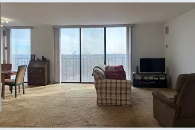 1800 7th Street #11F, East Moline, IL 61244 - Photo 3