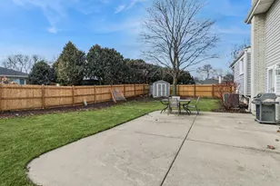 2207 E Michael Manor Ln, Arlington Heights, IL 60004 - Photo 19