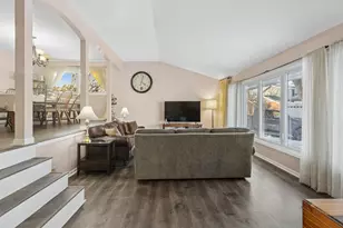 2207 E Michael Manor Ln, Arlington Heights, IL 60004 - Photo 3