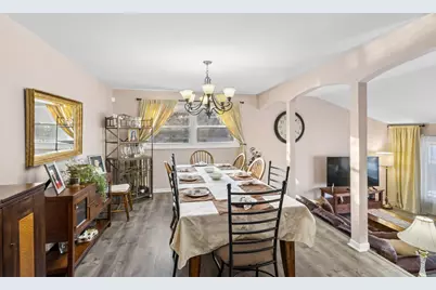 2207 E Michael Manor Lane, Arlington Heights, IL 60004 - Photo 5