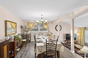 2207 E Michael Manor Ln, Arlington Heights, IL 60004 - Photo 5