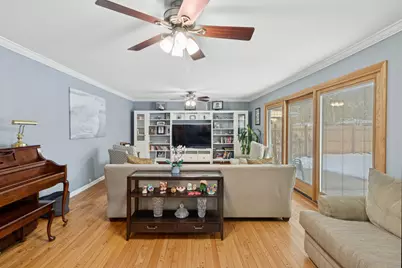 2207 E Michael Manor Lane, Arlington Heights, IL 60004 - Photo 7