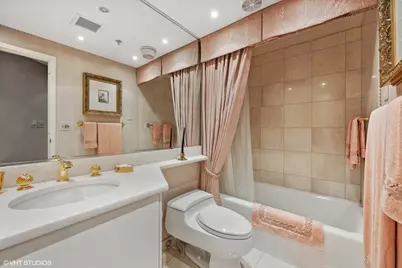 100 E Huron Street #3705, Chicago, IL 60611 - Photo 13