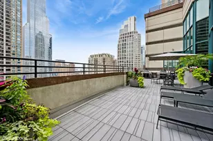 100 E Huron St, Chicago, IL 60611 - Photo 21