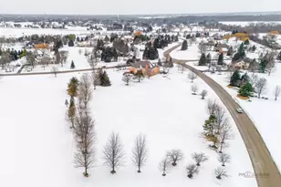 37181 N Fox Hill Dr, Wadsworth, IL 60083 - Photo 47