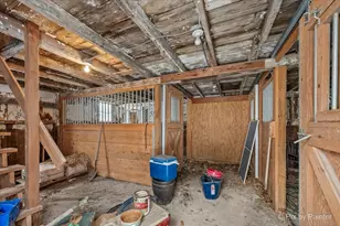 11N575 Rohrssen Rd, Elgin, IL 60120 - Photo 33