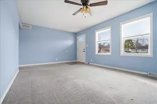 15 Brookwood Dr, Normal, IL 61761 - Photo 5