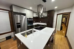 2437 W North Shore Ave, Chicago, IL 60645 - Photo 7