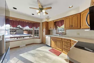 524 Meadow Ln, Beecher, IL 60401 - Photo 7