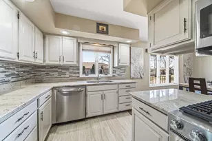 18317 Harper St, Lansing, IL 60438 - Photo 9