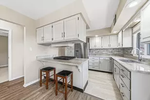 18317 Harper St, Lansing, IL 60438 - Photo 5