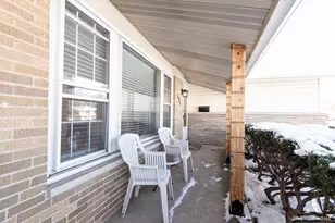 621 Clearmont Dr, Elk Grove Village, IL 60007 - Photo 3