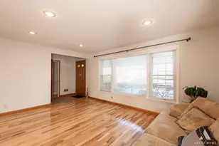 621 Clearmont Dr, Elk Grove Village, IL 60007 - Photo 5