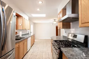 621 Clearmont Dr, Elk Grove Village, IL 60007 - Photo 7