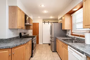 621 Clearmont Dr, Elk Grove Village, IL 60007 - Photo 9